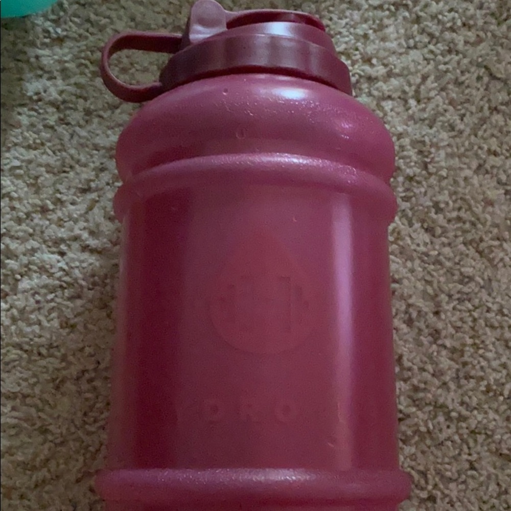 Plum hydrojug, Leopard print and tie-dye sleeve